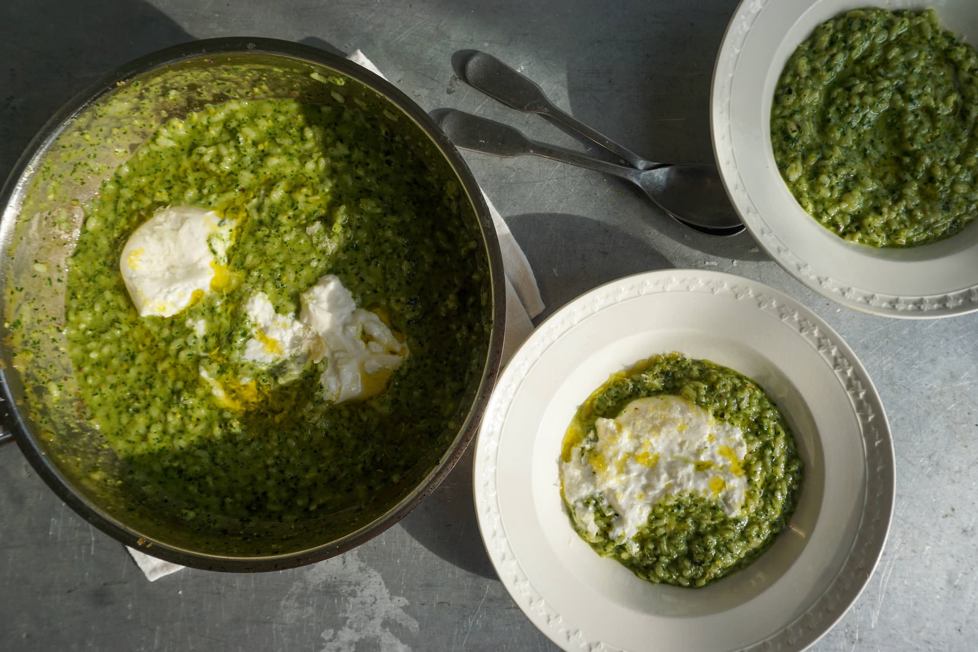 Green risotto with poached egg
